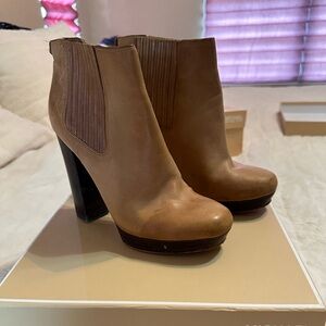 MICHAEL Michael Kors Tan Leather Platform Ankle Booties
